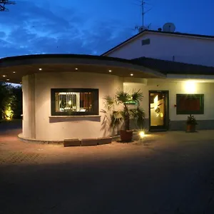 Motel K, Casei Gerola
